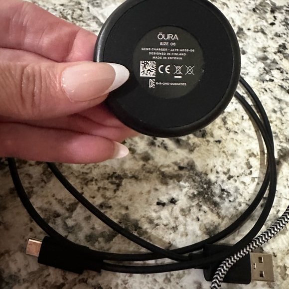 Oura Silver Health Tracking Ring - Picture 3 of 3